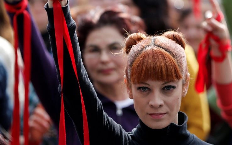 Violenza donne. Oggi flash nob a Roma in Piazza di Spagna