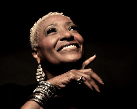 La pupilla di James Brown Martha High celebra il Festival Exotique