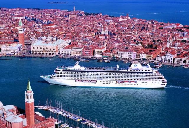 Venezia, arriva il verdetto del Tar, le Grandi Navi tornano in laguna