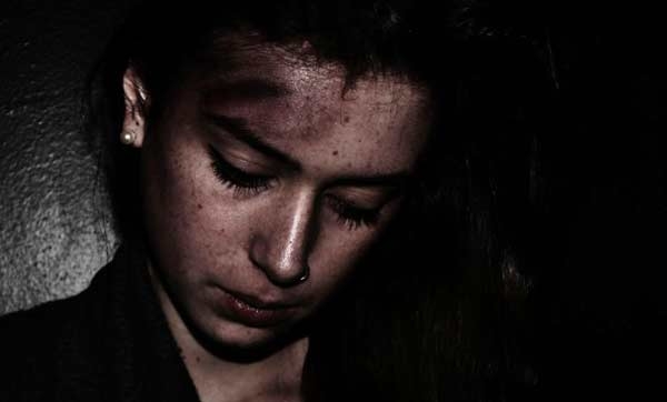 Violenza donne. Pestata a sangue e rinchiusa in un casolare