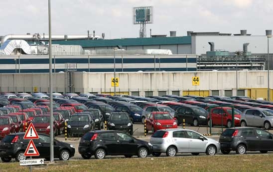 Fiat Melfi. Il direttore balla, turni massacranti per i lavoratori