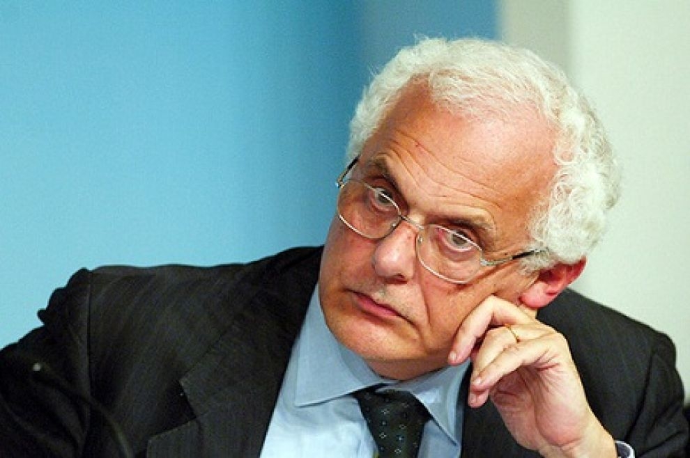 Aggredito ex ministro Visco. Apostrofato come ‘Servo delle banche”
