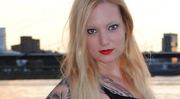 Germania. La pornostar nazista scaricata dal suo partito perchè ha fatto sesso con un nero
