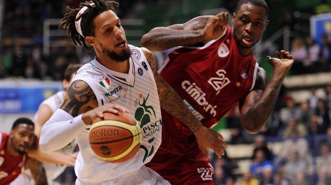 Basket. Montepaschi vola. Perdono Cantù, Sassari e Brindisi
