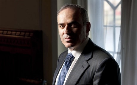 Russia. L’ex campione scacchi Kasparov, oppositore di Putin, ottiene passaporto e cittadinanza croata