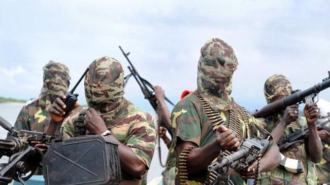 Nigeria, islamici rapiscono 100 ragazze
