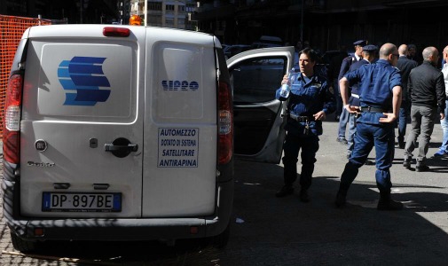 Roma. Assalto a portavalori, morto il rapinatore in sparatoria