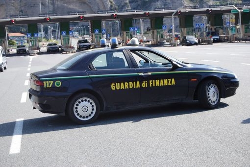 Fermato dalla GdF con 110 mila euro nascosti nel giubbotto