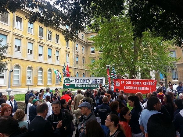 Sanità. Sit-in lavoratori Umberto I. Sindacati, soluzione o sciopero