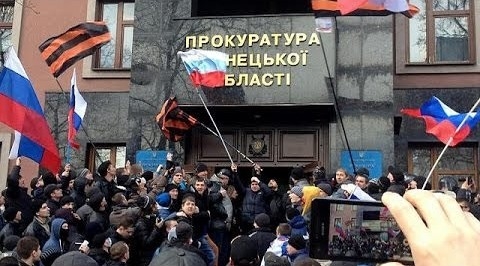 Ucraina, continuano gli scontri. Donetsk proclama l’indipendenza