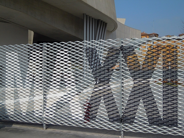MAXXI. Aperto anche lunedì. Museo visitabile dalla 11 alle 19. In corso 8 mostre