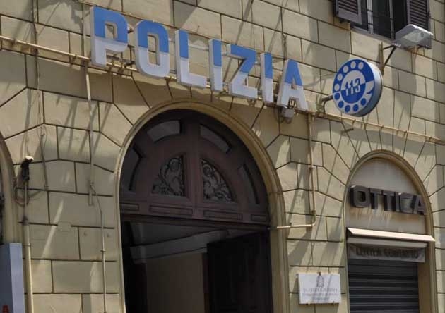 Fermato per stupro si lancia dalla finestra del commissariato e muore