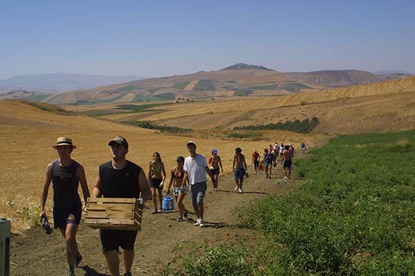 Agricoltura. Dare ai giovani le terre confiscate alle mafie