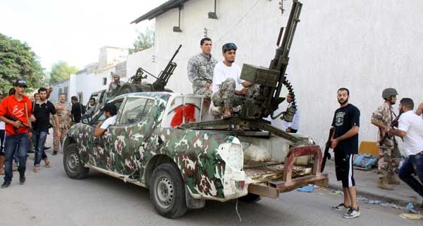 Libia, è guerra. A Tripoli, attacco armato a sede Parlamento