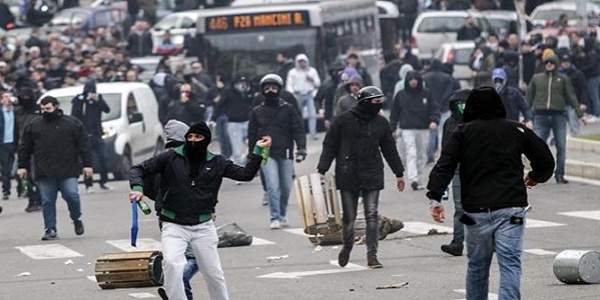 Calcio. Scontri allo stadio Olimpico. Le polemiche non si placano