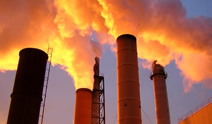 Decreto Energia. Tagli alle rinnovabili, stop all’autoproduzione, soldi pubblici a progetti di rigassificatori falliti