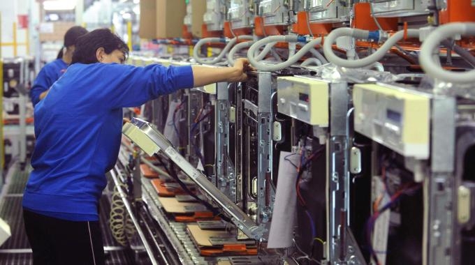 Cgil. Cisl, Uil  con i lavoratori della Electrolux. Senza lavoro a rischio la democrazia
