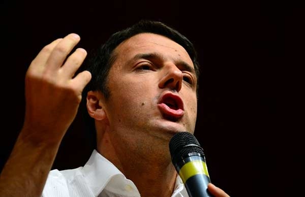 Renzi patriottico: “Issare ogni mattina la nostra bandiera”
