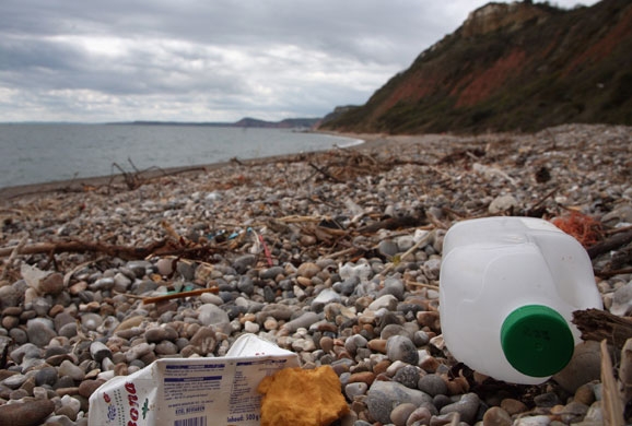 Una marea di plastica. I risultati dell’indagine di Legambiente