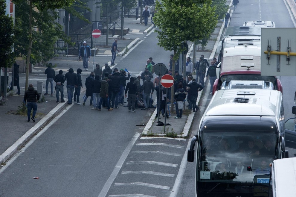 Coppa Italia. Spari vicino allo stadio, tre feriti, decine di feriti