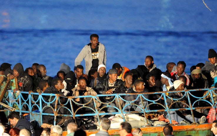 Barcone affonda. Decine di morti. L’Europa colpevole di cecità