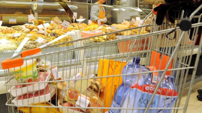 Crisi. La top list dei tagli dai vestiti al cibo