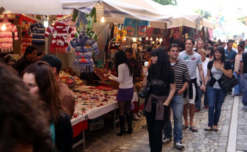 Indagine Censis. A Roma il 74% dei giovani compra merce falsa