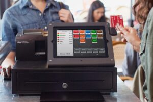 Pos obbligatorio sopra i 30 Euro. Guerra tra pro e contro, ma nessuna sanzione