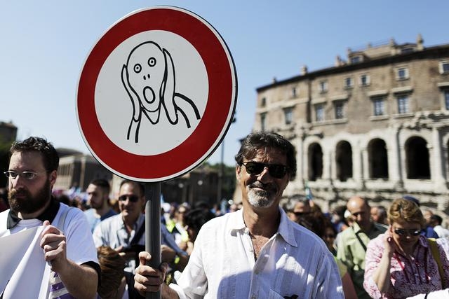 Capitolini. Sciopero massiccio. Un grande corteo. Bloccati tutti i servizi pubblici