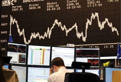 Mercati volatili in attesa della BCE, Italia schiava del debito