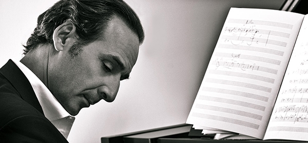 Venezia 71. Presiede Alexandre Desplat, musicista di Twilight e Harry Potter. Video