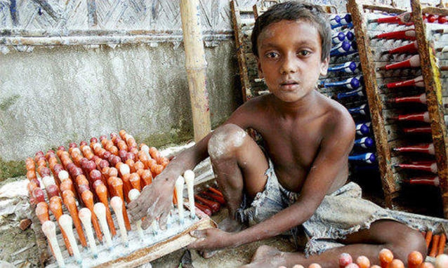 Unicef. In Bangladesh 4,5 mln di bambini sfruttati