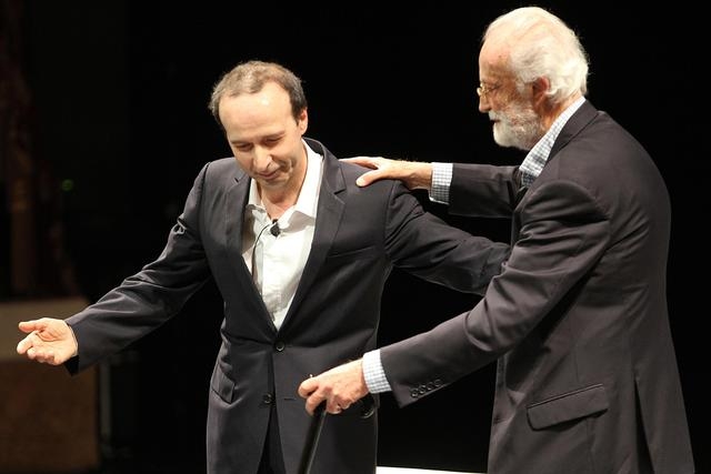Benigni e Scalfari dal San Carlo di Napoli per lanciare un monito alle istituzioni