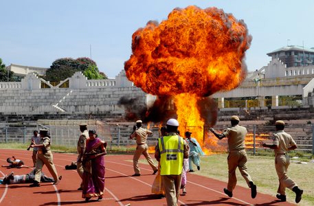 India. Esplode un gasdotto, una quindicina i morti. IL VIDEO