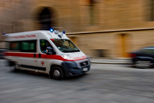 Uccide moglie e poi si toglie la vita lanciandosi nel vuoto