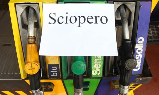 Sciopero benzinai. Garante, sanzioni a chi non garantisce il servizio minimo