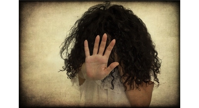 Accoltella moglie per gelosia. Arrestato il marito