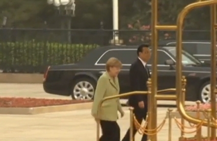 Merkel in Cina vende 100 elicotteri Airbus