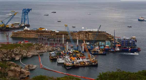 Costa Concordia. Iniziate operazioni per il rigalleggiamento. I VIDEO