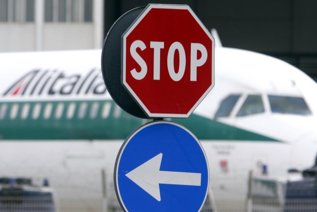 Alitalia, referendum. I sindacati prima firmano e poi passano la patata bollente ai lavoratori