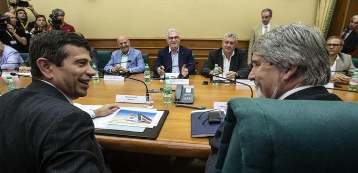 Alitalia. Lupi, accordo valido anche se Cgil non firma. Ma allora servono i sindacati?