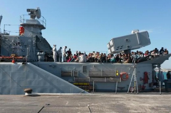 A Pozzallo arrivate 45 salme di migranti. Morti per le esalazioni del motore