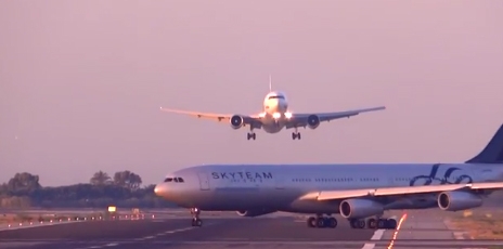 Barcellona. Sfiorato disastro aereo. IL VIDEO