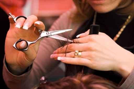 Estetisti, parrucchieri, colf e badanti. Le professioni che hanno vinto la crisi