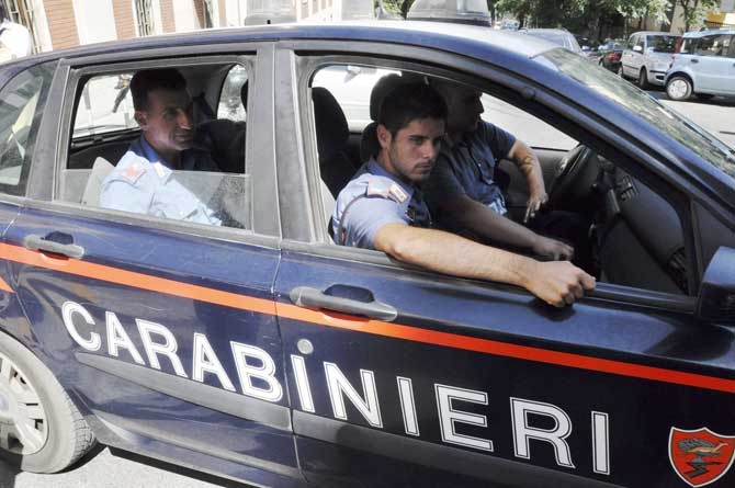 Prometteva lavoro millantando parentela con Pietro Grasso. Arrestato agente di Polizia Municipale