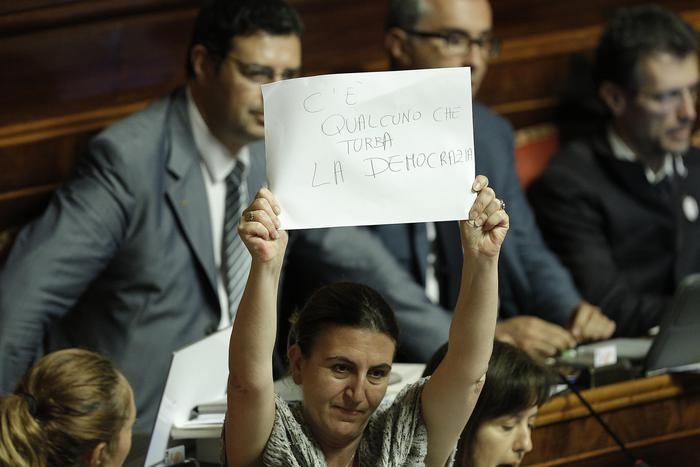 Riforme. Caos in Aula al Senato