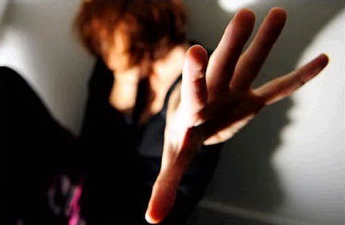 Reati di maltrattamento e stalking. La discrezionalità del giudice rischia di creare disparità
