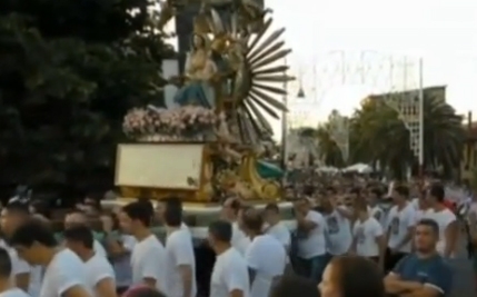 In Calabria la processione rende omaggio al boss Mazzagatti