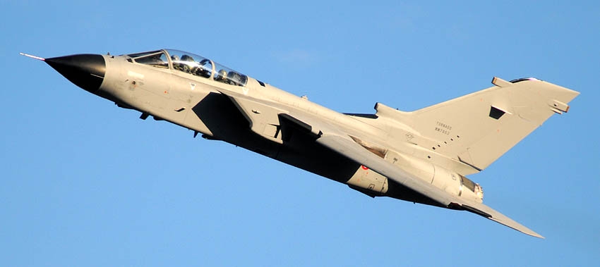 Scontro tra due tornado dell’Aeronautica militare. Dispersi i piloti
