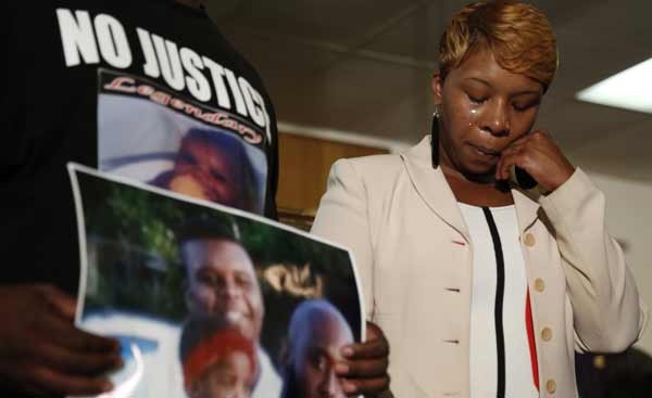 Veglia davanti alla Casa Bianca per Michael Brown. IL VIDEO